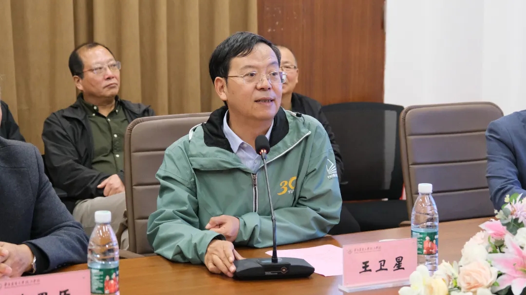 華珠舉行人工智能學(xué)院科技小院揭牌儀式3.jpg