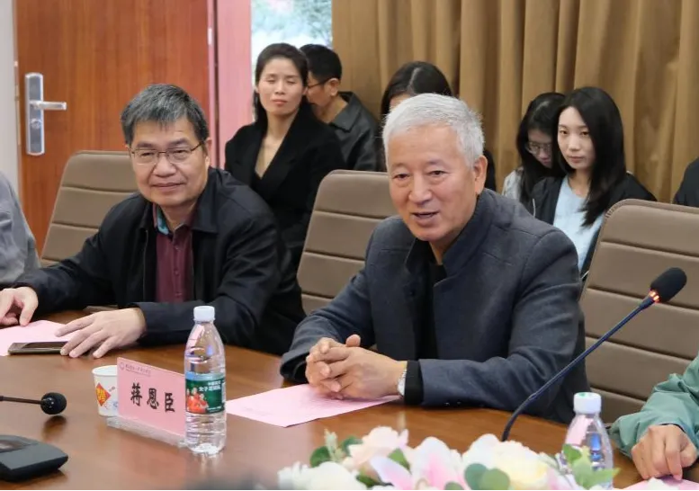 華珠舉行人工智能學(xué)院科技小院揭牌儀式4.png