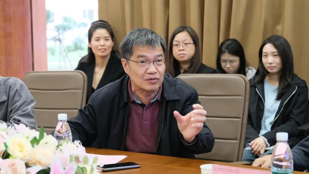 華珠舉行人工智能學(xué)院科技小院揭牌儀式5.png