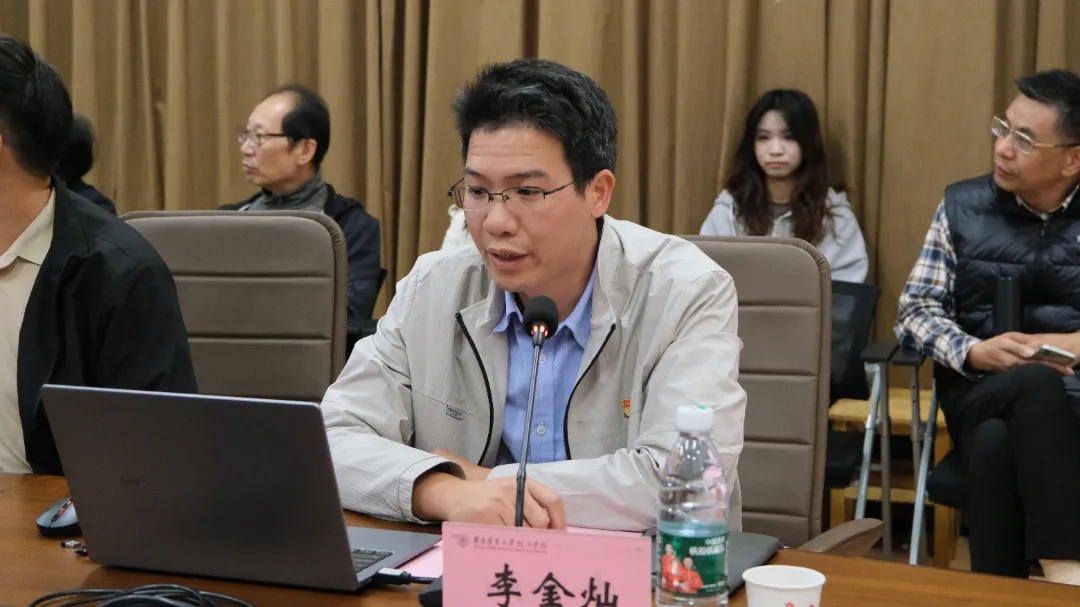 華珠舉行人工智能學(xué)院科技小院揭牌儀式8.jpg