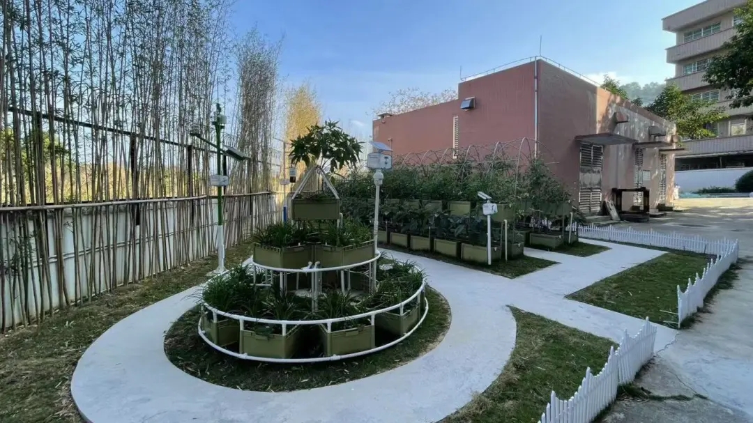 華珠舉行人工智能學(xué)院科技小院揭牌儀式13.jpg